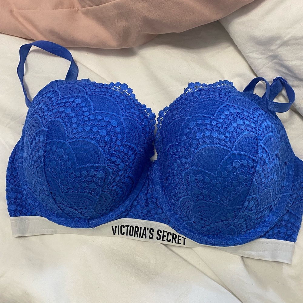 Blue lace T-shirt bra